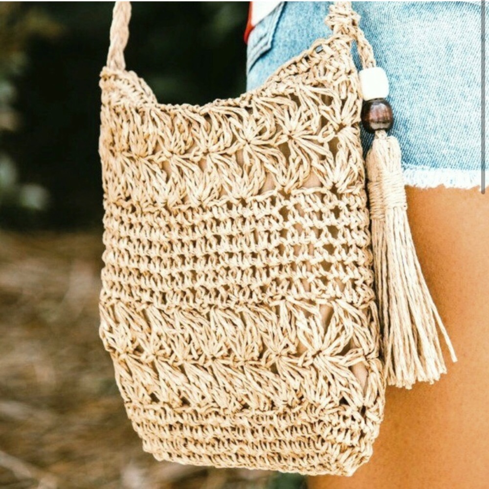 Straw tassel bead cross body purse - Picture 3 of 5